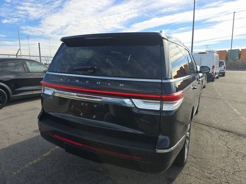 Used 2024 Lincoln Navigator Premiere image 6