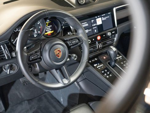 Certified 2026 Porsche Macan AWD/4WD image 15