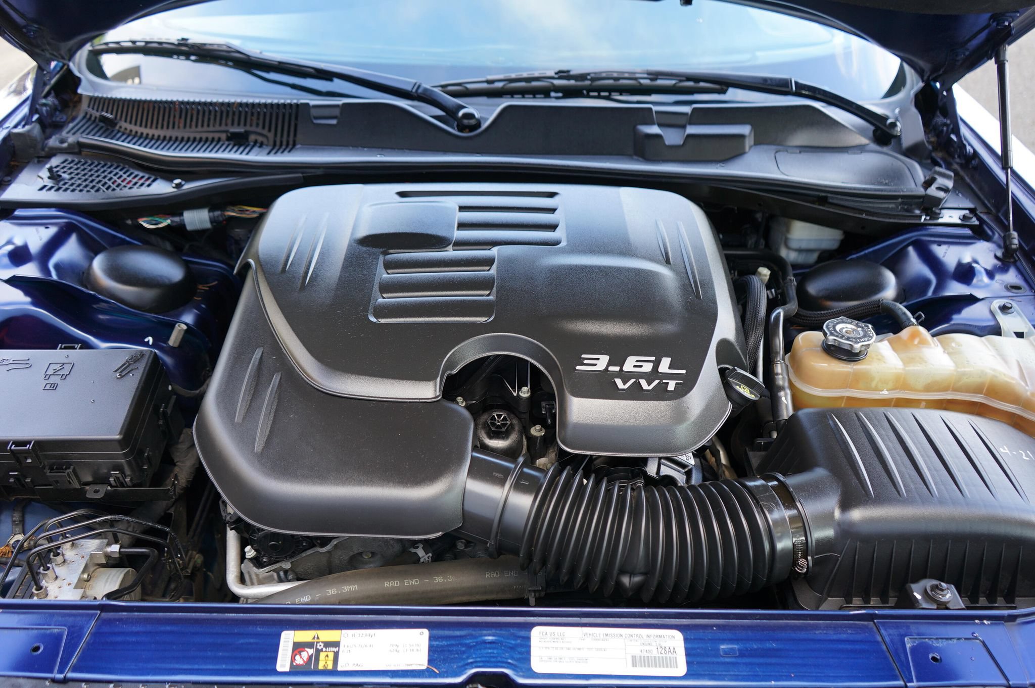 Used 2015 Dodge Challenger SXT w/ Driver Convenience Group RWD image 12
