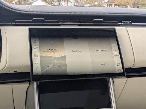 Used 2025 Land Rover Range Rover SE image 15