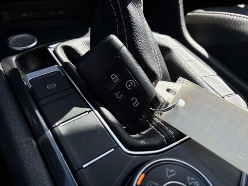 Certified 2023 Volkswagen Tiguan SE R-Line AWD/4WD image 36
