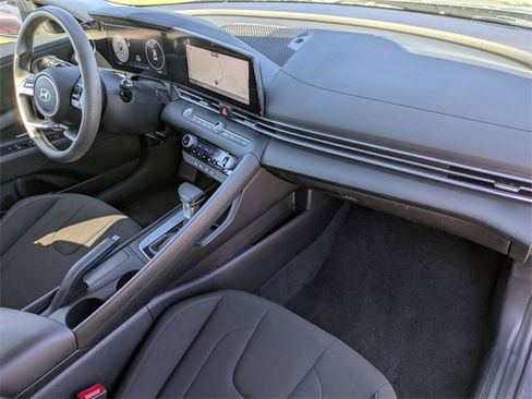 Used 2024 Hyundai Elantra SEL image 31