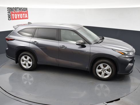 Used 2024 Toyota Highlander LE AWD/4WD image 23