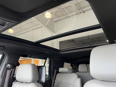 Used 2022 Chevrolet Tahoe LT AWD/4WD image 14