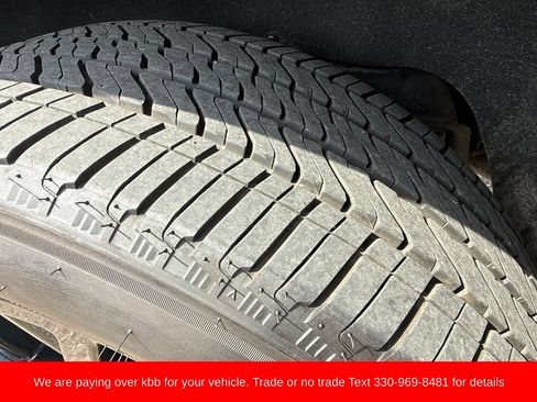 Used 2025 Chevrolet Tahoe Premier AWD/4WD image 14