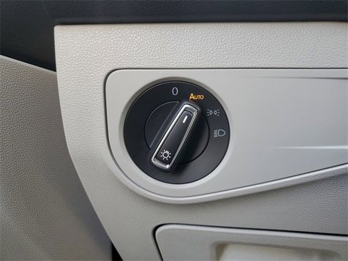 Certified 2022 Volkswagen Tiguan SE R-Line image 29