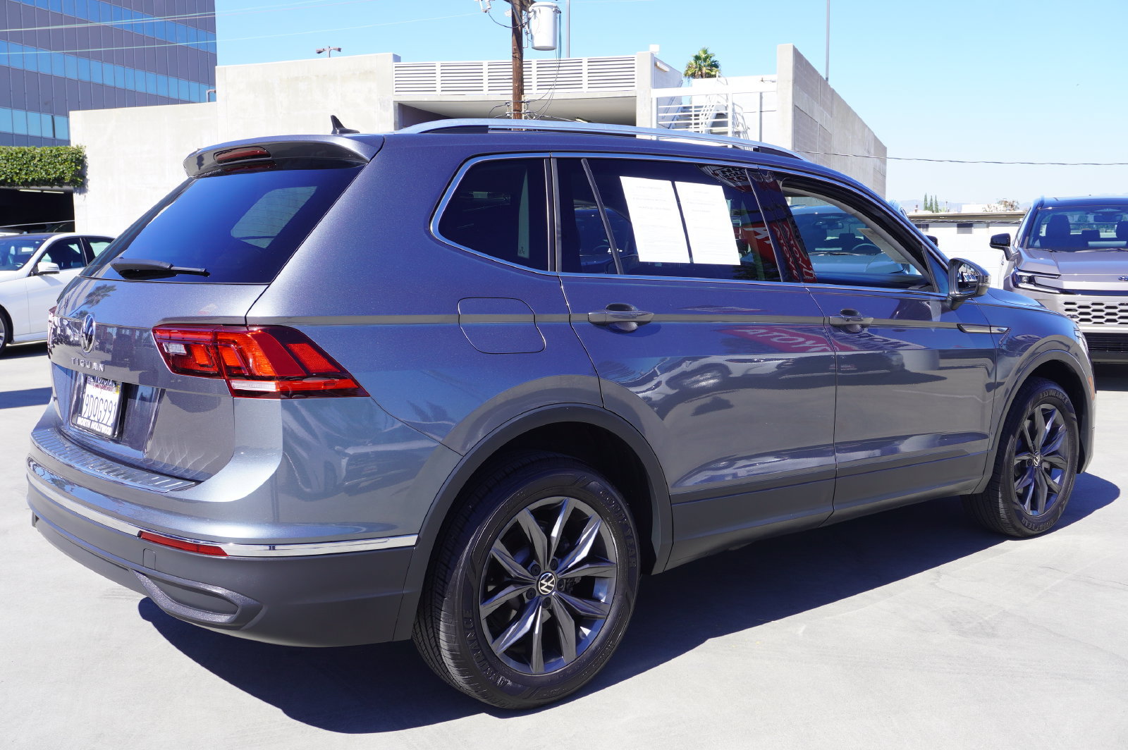 Used 2022 Volkswagen Tiguan SE FWD image 7