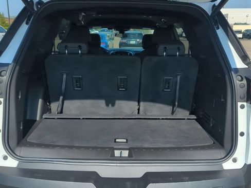 Used 2023 Chevrolet Traverse LT FWD image 23
