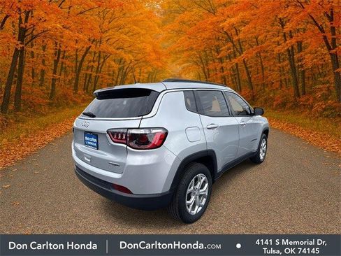 Used 2024 Jeep Compass Latitude image 4