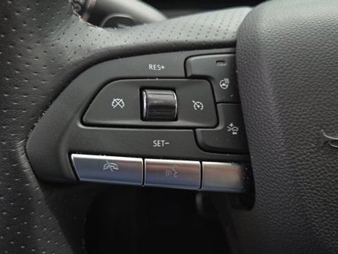 Used 2025 Cadillac XT4 Sport FWD image 22
