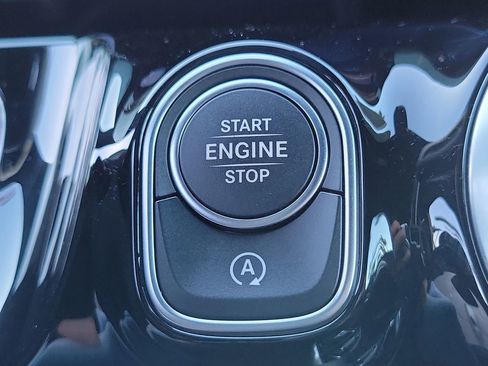 Certified 2025 Mercedes-Benz GLA 250 image 30