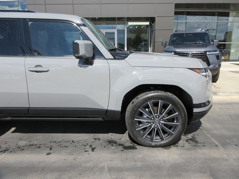 Used 2026 Lexus GX 550 w/ Accessory Package (2T) AWD/4WD image 12