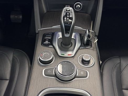 Used 2021 Alfa Romeo Stelvio Ti image 19