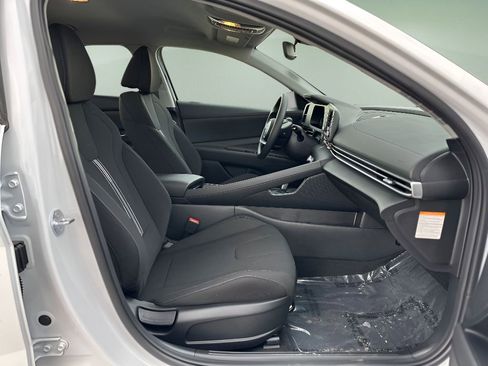 Used 2025 Hyundai Elantra Blue image 21