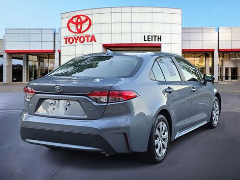 Used 2022 Toyota Corolla LE image 5