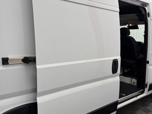 Used 2024 RAM ProMaster 2500 w/ Convenience Group FWD image 17