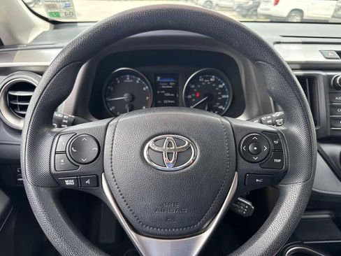 Used 2018 Toyota RAV4 LE FWD image 24