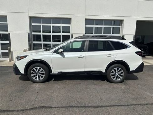 Used 2021 Subaru Outback Premium AWD/4WD image 3