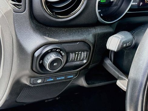 Used 2022 Jeep Wrangler Unlimited Sahara AWD/4WD image 11