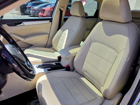 Used 2019 Volkswagen Passat 2.0T Wolfsburg w/ Wheels & Sunroof Package FWD image 14