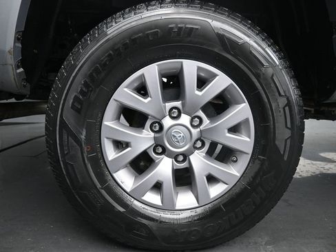 Used 2019 Toyota Tacoma SR5 image 10