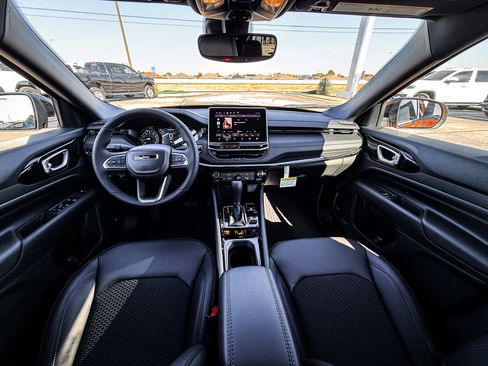 New 2026 Jeep Compass Latitude w/ Sun and Sound Group image 10