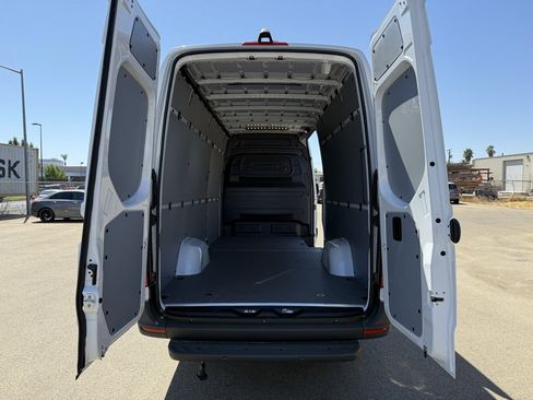 New 2025 Mercedes-Benz Sprinter 2500 image 21