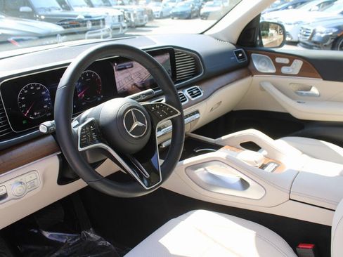 Certified 2025 Mercedes-Benz GLS 450 GLS 450 image 24