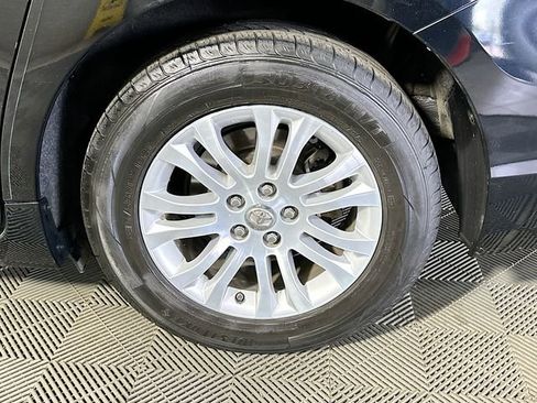 Used 2017 Toyota Sienna XLE w/ XLE Navigation Package image 31