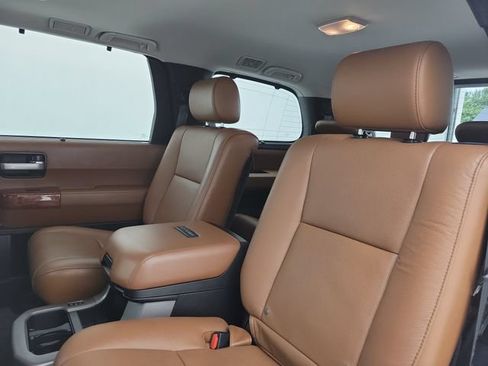 Used 2018 Toyota Sequoia Platinum RWD image 11