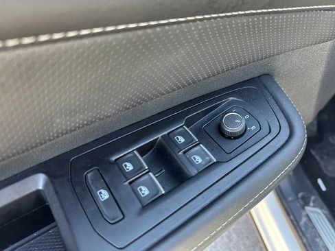 Used 2025 Volkswagen Atlas SE image 12