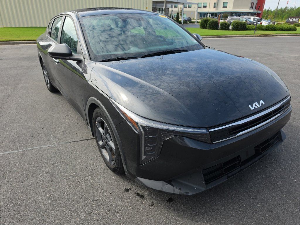 Certified 2025 Kia K4 FWD image 1