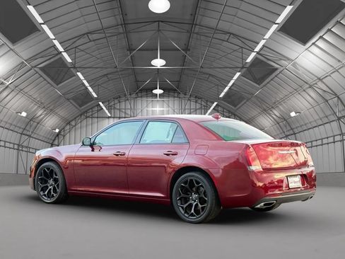 Used 2019 Chrysler 300 Touring w/ Sport Appearance Package RWD image 5