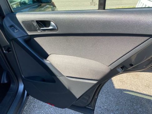 Used 2018 Volkswagen Tiguan Limited w/ Premium Package image 25