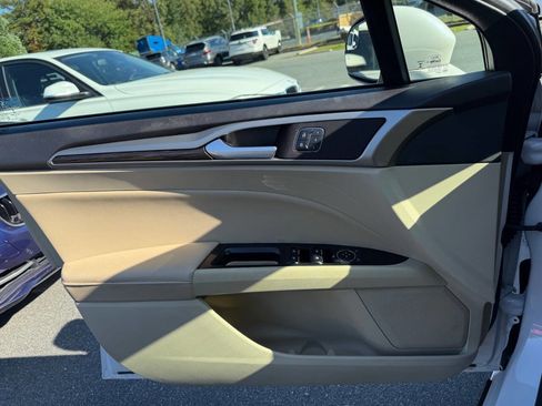 Used 2015 Ford Fusion SE w/ Equipment Group 202A image 21