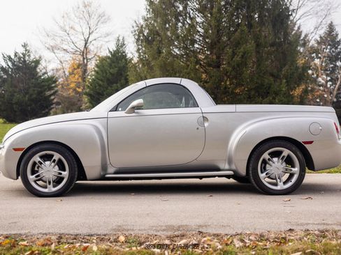 Used 2005 Chevrolet SSR w/ Preferred Equipment Group image 17