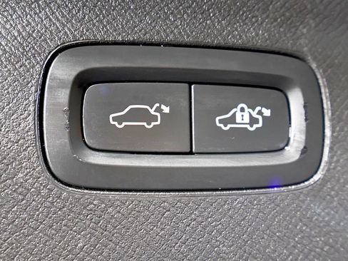 Used 2016 Volvo XC90 T8 Momentum w/ Vision Package image 55