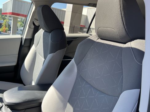 Certified 2023 Toyota RAV4 XLE w/ Convenience Package AWD/4WD image 17