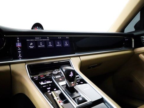 Used 2019 Porsche Panamera w/ Premium Package image 17
