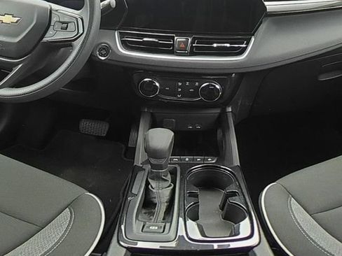 Used 2025 Chevrolet TrailBlazer LT FWD image 23