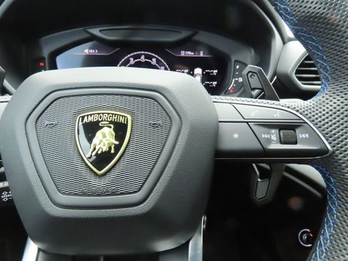 Used 2023 Lamborghini Urus S image 12
