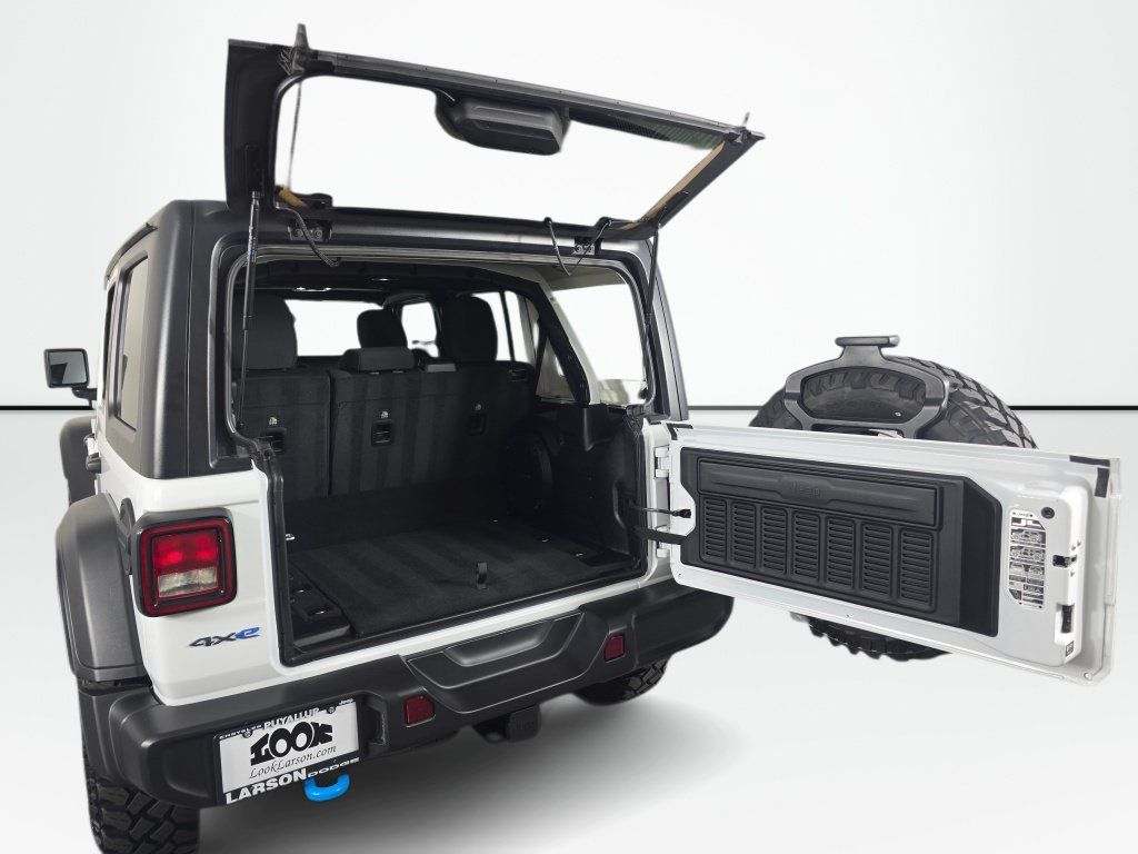 Used 2023 Jeep Wrangler Unlimited w/ Cold Weather Group AWD/4WD image 22