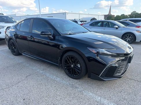 Used 2025 Toyota Camry SE w/ Convenience Package FWD image 10