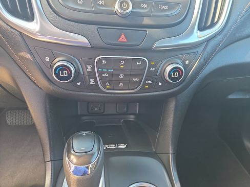 Certified 2018 Chevrolet Equinox Premier FWD image 18