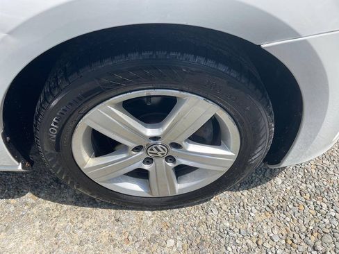 Used 2017 Volkswagen Golf SE FWD image 30