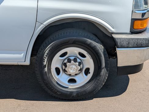 Used 2019 Chevrolet Express 2500 LT w/ LT Preferred Equipment Group RWD image 8