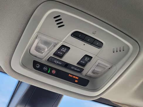 Used 2019 Chevrolet Traverse Premier w/ Redline Edition FWD image 33
