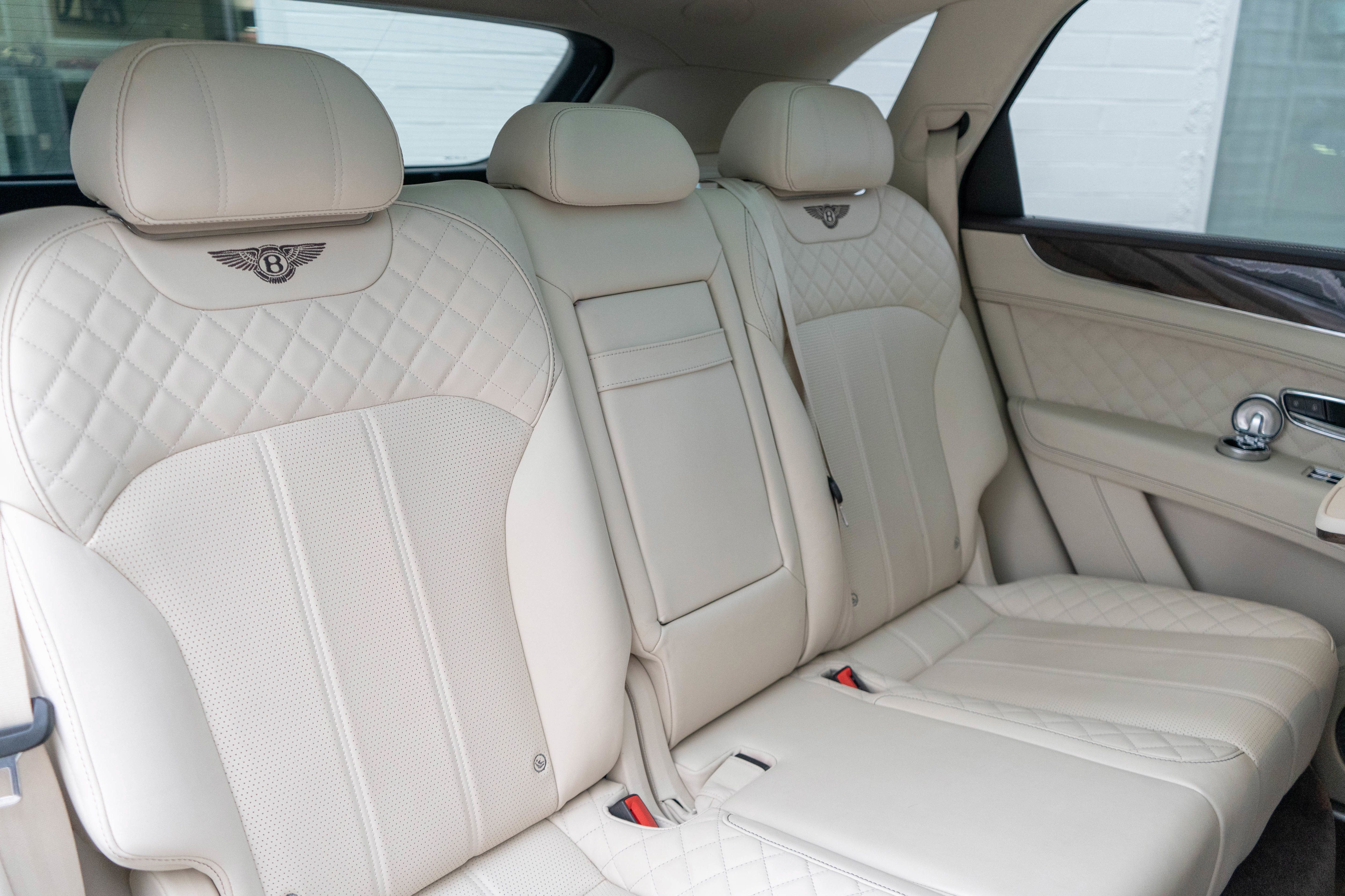 Used 2017 Bentley Bentayga AWD/4WD image 39