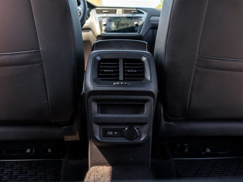 Used 2022 Volkswagen Tiguan SEL R-Line AWD/4WD image 26