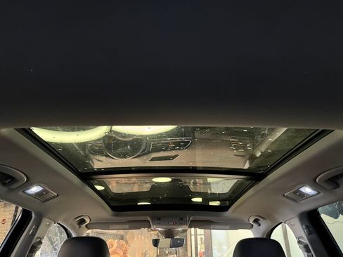 Used 2021 Volkswagen Tiguan SEL w/ 3rd Row Seat Package AWD/4WD image 22